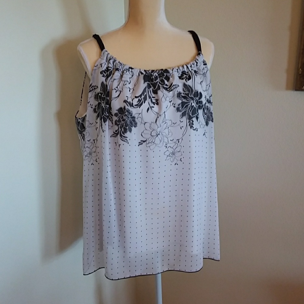 Adjustable neck line top